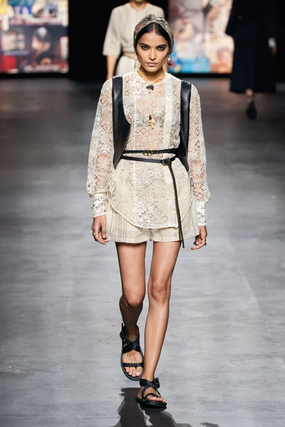 Look 60